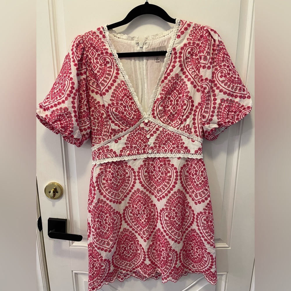 Adelyn Rae Pink & White Embroidered Puff Sleeve Dress Size M